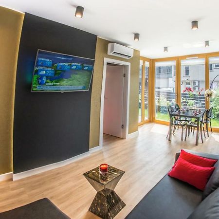 Galaxy Garden Apartment Cracow- Shopping Mall 1Min, Underground Parking, Family Friendly, City Center Cracovie Extérieur photo