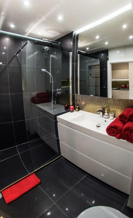 Galaxy Garden Apartment Cracow- Shopping Mall 1Min, Underground Parking, Family Friendly, City Center Cracovie Extérieur photo